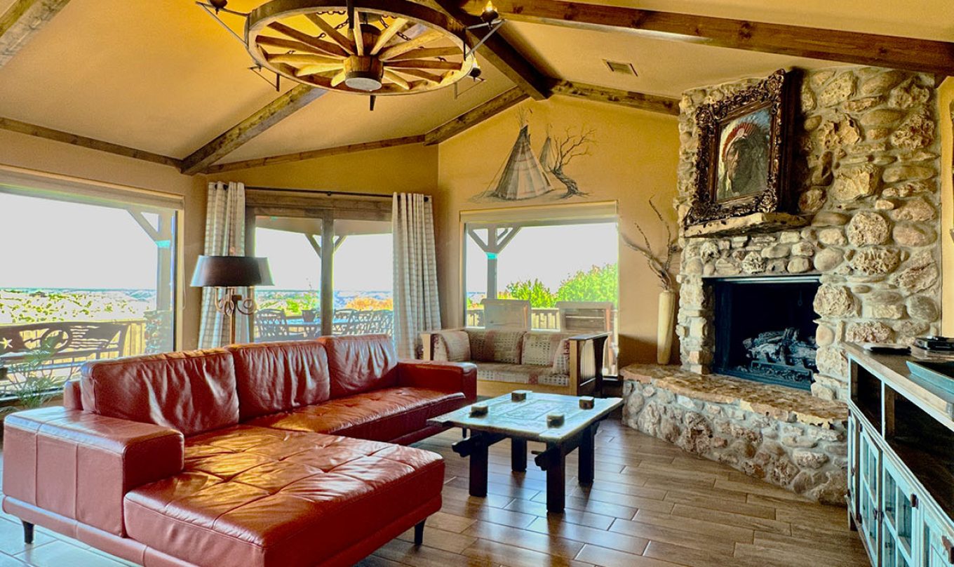 The living room in Comanche Cabin