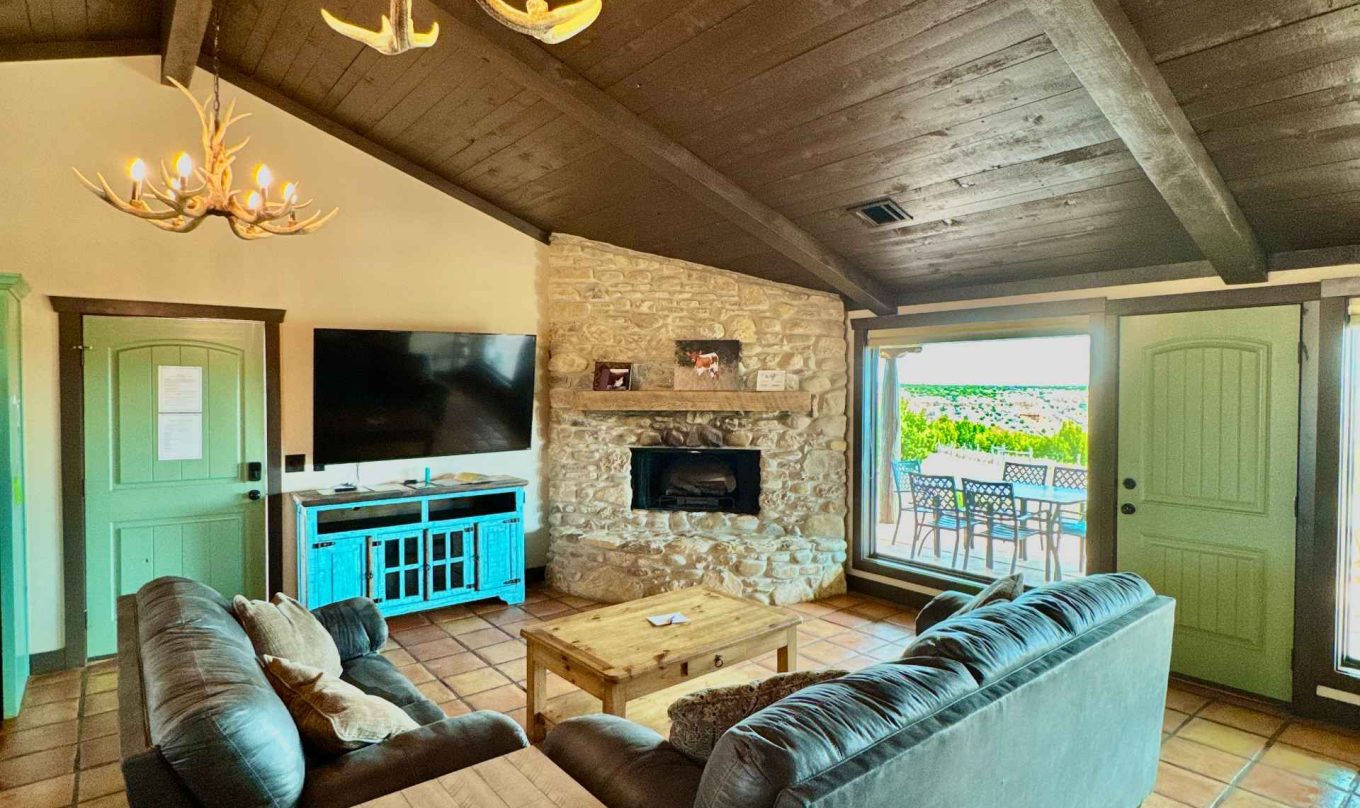 Laredo Cabin living room