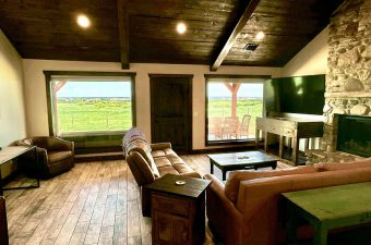 Rustlers Draw cabin living room