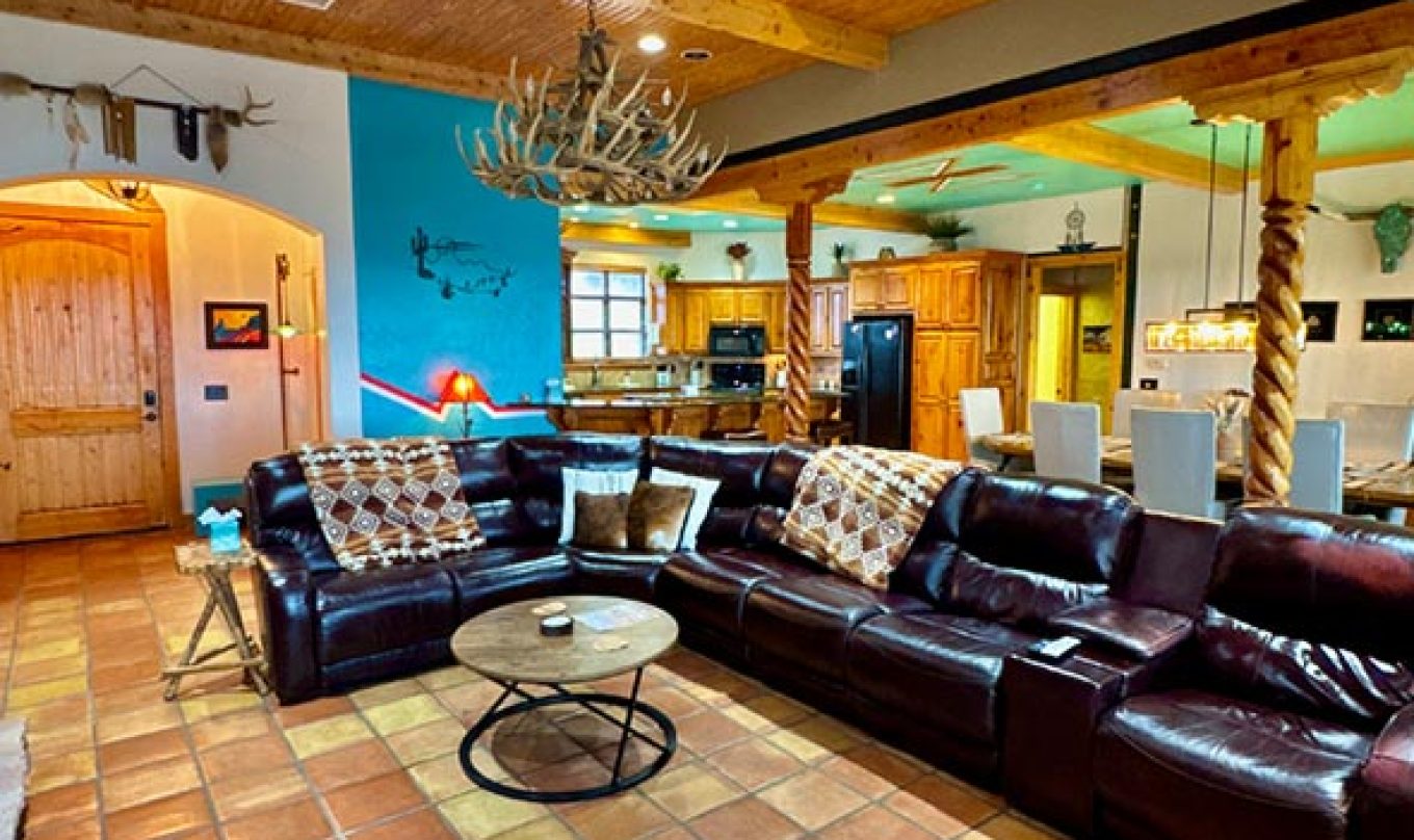 kiowa-crest-living-room